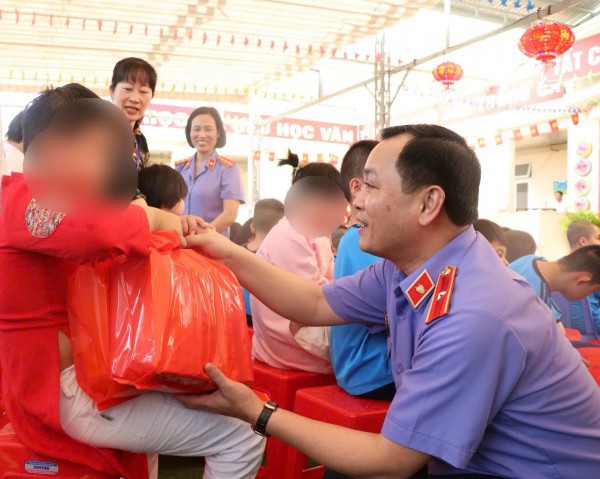 Viện KSND TP.HCM chung tay ‘vì một cái Tết ấm no’ trọn vẹn