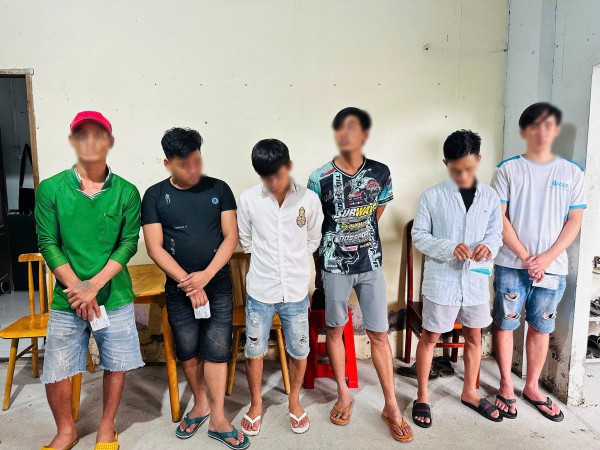 Vĩnh Long liên tục triệt xóa các tụ điểm sử dụng ma túy Vĩnh Long liên tục triệt xóa các tụ điểm sử dụng ma túy