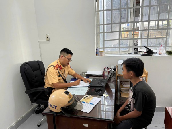 Vụ chạy xe máy bốc đầu biểu diễn ở Hóc Môn: Tịch thu phương tiện