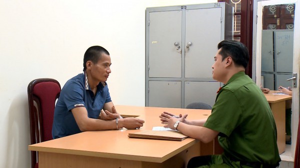 Vụ cướp Ngân hàng Vietinbank: Bán nhà, báo nợ bố mẹ nhiều lần vì mê cờ bạc Vụ cướp Ngân hàng Vietinbank: Bán nhà, báo nợ bố mẹ nhiều lần vì mê cờ bạc