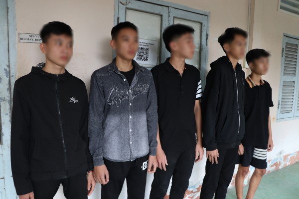 Vụ dùng súng, gạch đá tấn công nhà dân: Khởi tố thêm 8 bị can Vụ dùng súng, gạch đá tấn công nhà dân: Khởi tố thêm 8 bị can
