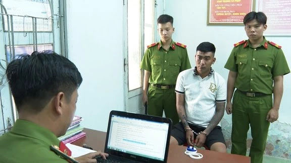 Vụ dùng súng, gạch đá tấn công nhà dân: Khởi tố thêm 8 bị can Vụ dùng súng, gạch đá tấn công nhà dân: Khởi tố thêm 8 bị can