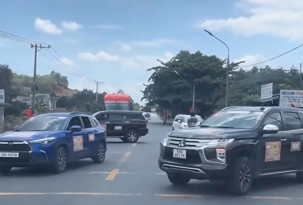 Xử lý nghiêm vụ ô tô chắn QL20 Xử lý nghiêm vụ ô tô chắn QL20