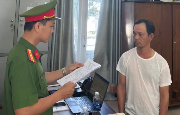 Đà Nẵng: Bắt nghi phạm dùng dao kề cổ nhân viên khách sạn cướp điện thoại