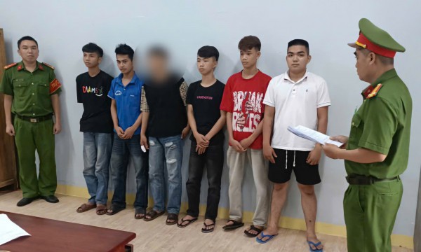 Đà Nẵng: Bắt tạm giam nhóm côn đồ mang dao đi dạo, chém người Đà Nẵng: Bắt tạm giam nhóm côn đồ mang dao đi dạo, chém người