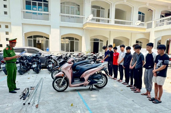 Đà Nẵng: Khởi tố 7 bị can mang hung khí đi 