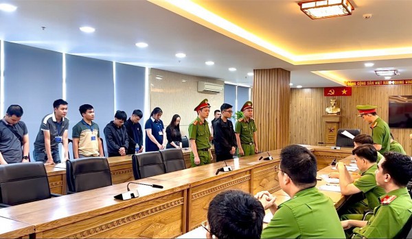 Đà Nẵng: Khởi tố thêm 20 bị can trong đường dây rửa tiền 30.000 tỉ đồng Đà Nẵng: Khởi tố thêm 20 bị can trong đường dây rửa tiền 30.000 tỉ đồng