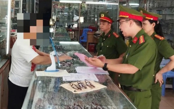 Đà Nẵng: Kiểm tra cửa hàng kính mắt, phát hiện hơn 4.000 sản phẩm nghi vi phạm