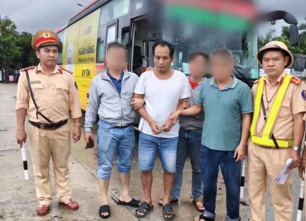 Đà Nẵng: Theo vết, đón lõng bắt bị can sau 9 tháng trốn trốn truy nã Đà Nẵng: Theo vết, đón lõng bắt bị can sau 9 tháng trốn trốn truy nã