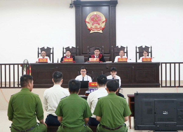 Đà Nẵng: Xét xử vụ lừa đảo gần 140 tỉ đồng, hàng trăm bị hại ngồi kín tòa