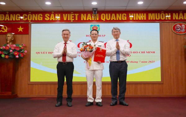 Ông Nguyễn Văn Hòa được bổ nhiệm làm Trưởng Thi hành án dân sự TP.HCM Ông Nguyễn Văn Hòa được bổ nhiệm làm Trưởng Thi hành án dân sự TP.HCM