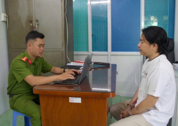 Tạm giữ tài xế gây tai nạn trên đường Kinh Dương Vương Tạm giữ tài xế gây tai nạn trên đường Kinh Dương Vương