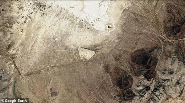 Manh mối về nền văn minh mất tích từ tam giác bí ẩn trên sa mạc Nevada?