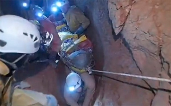 Những cuộc cứu người mắc kẹt trong hang động nghẹt thở bậc nhất