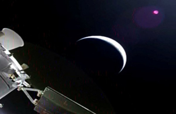 Tàu vũ trụ Orion rời quỹ đạo trái đất, hướng đến mặt trăng