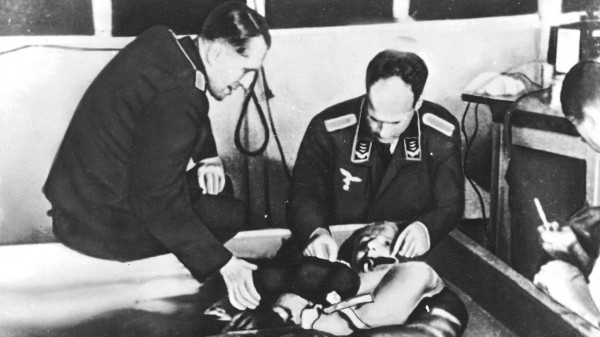 Vạch trần ‘vai trò trung tâm’ của chuyên gia y tế trong tội ác Đức Quốc xã