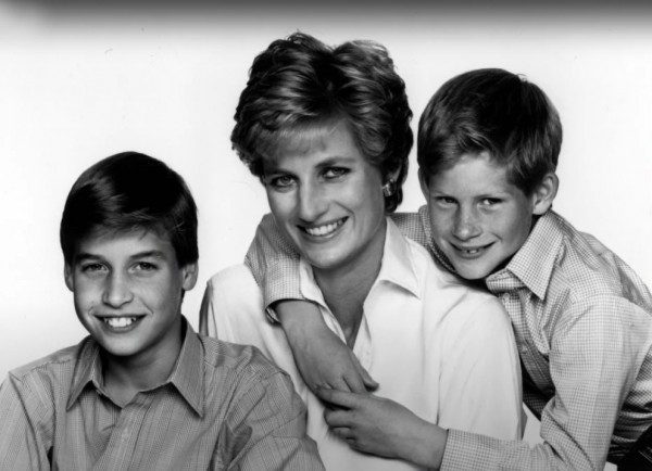 Vì sao Thân vương William và Hoàng tử Harry không thừa kế ngôi nhà Công nương Diana? Vì sao Thân vương William và Hoàng tử Harry không thừa kế ngôi nhà Công nương Diana?