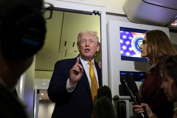 32 người Cuba chết khi Mỹ tấn công Venezuela, ông Trump cảnh báo Colombia