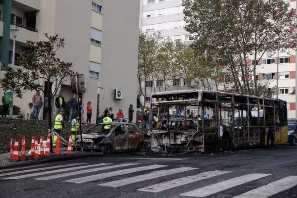 Bồ Đào Nha rung chuyển vì bạo loạn ở ngoại ô thủ đô Lisbon