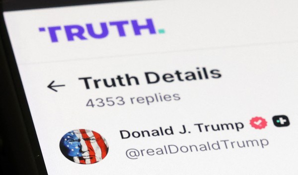 Công ty của ông Trump báo lỗ 400 triệu USD