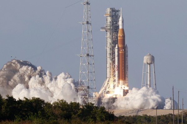 Cuộc đua lên mặt trăng: Khó khăn chết người, NASA phải nhờ cậy 