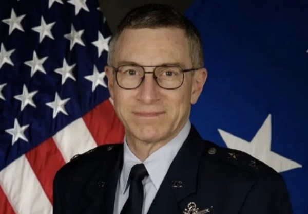 Cựu tướng Mỹ chuyên trách UFO mất tích bí ẩn