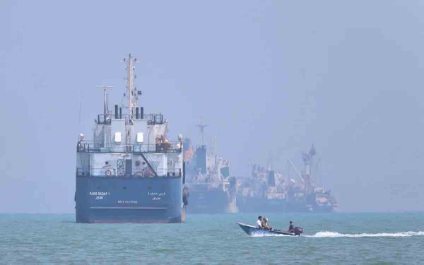 Eo biển Hormuz mở cửa lại, giá dầu khi nào 