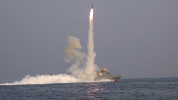 Iran tập trận phóng tên lửa rầm rộ tại vùng Vịnh