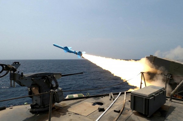 Iran tập trận phóng tên lửa rầm rộ tại vùng Vịnh