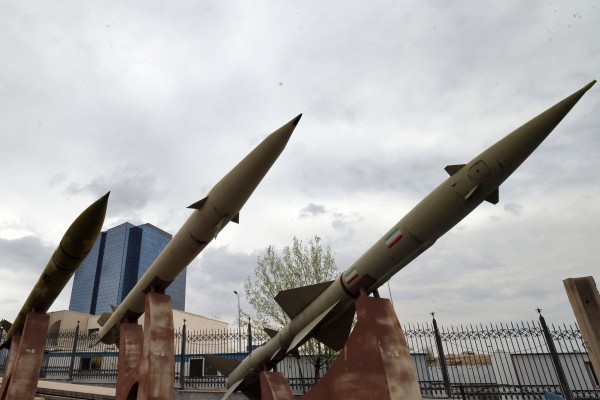 Iran tuyên bố tấn công 3 căn cứ không quân, Hạm đội 5 của Mỹ
