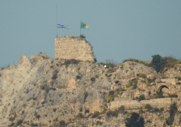 Israel cắm cờ trên lâu đài chiến lược của Lebanon