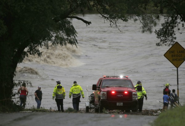 Lũ quét tại bang Texas, ít nhất 13 người thiệt mạng Lũ quét tại bang Texas, ít nhất 13 người thiệt mạng