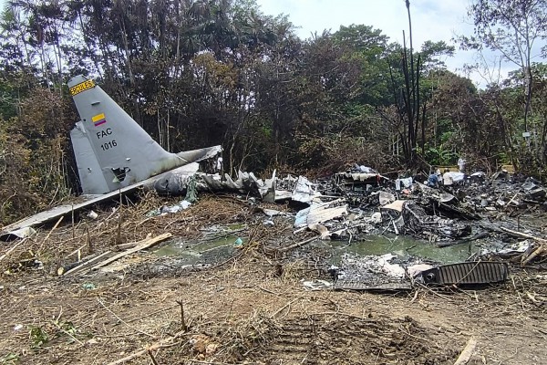 Máy bay Colombia rơi khiến 69 người thiệt mạng do va phải cây khi cất cánh