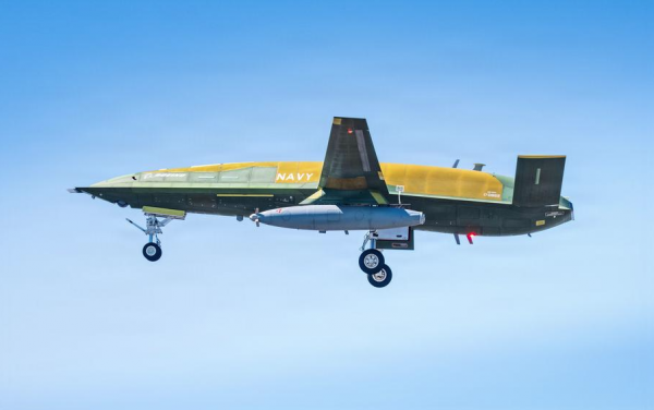 Mỹ thử nghiệm máy bay tiếp dầu không người lái biên chế cho tàu sân bay
