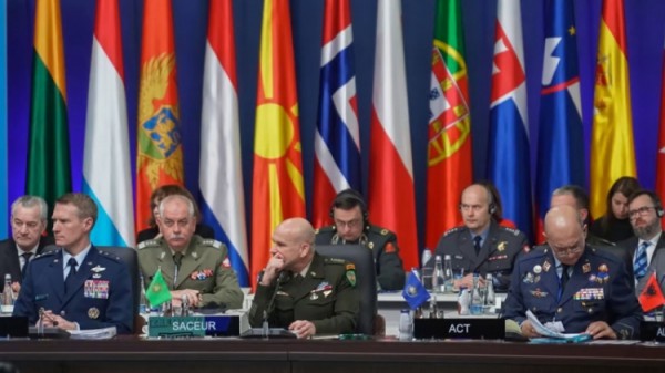 NATO cam kết tăng cường hỗ trợ Ukraine