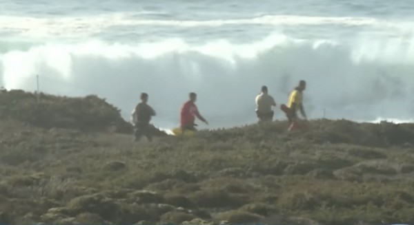 Người cha thiệt mạng khi lao theo cứu con gái bị sóng lớn cuốn ra biển