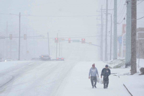 Nước Mỹ oằn mình trong bão tuyết