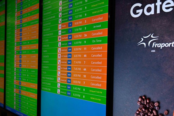 Nước Mỹ oằn mình trong bão tuyết