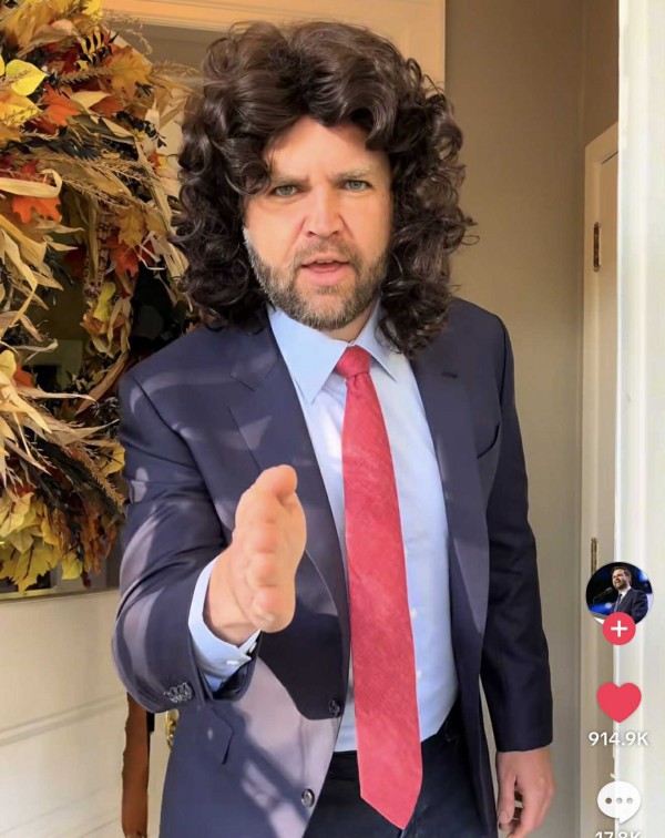 Phó tổng thống Mỹ hóa thân thành meme của chính mình, gây sốt mạng xã hội