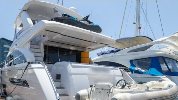 Singapore thu giữ tài sản trăm triệu USD của doanh nhân Campuchia Chen Zhi