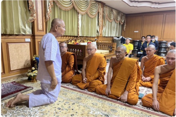 Sư trụ trì Thái Lan dính vụ bê bối tình dục, tiền bạc với phụ nữ Sư trụ trì Thái Lan dính vụ bê bối tình dục, tiền bạc với phụ nữ