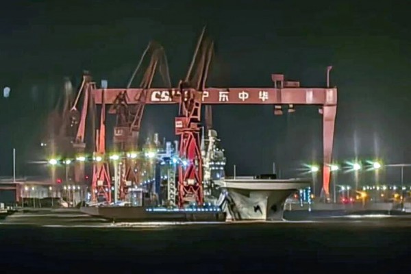 Tàu đổ bộ Trung Quốc hoàn tất thử nghiệm hệ thống phóng UAV? Tàu đổ bộ Trung Quốc hoàn tất thử nghiệm hệ thống phóng UAV?