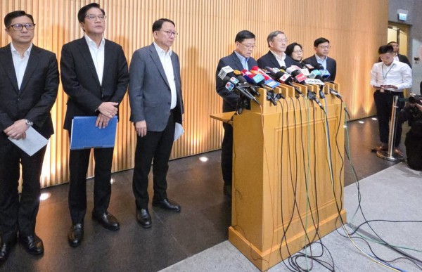 Thảm kịch cháy chung cư Hồng Kông: cứu sống thêm hàng chục người, đã kiểm soát cháy