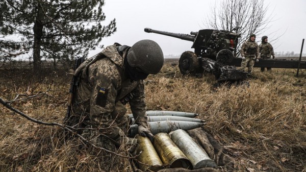 Tình thế cấp bách của phương Tây khi gắng sức tiếp đạn dược cho Ukraine