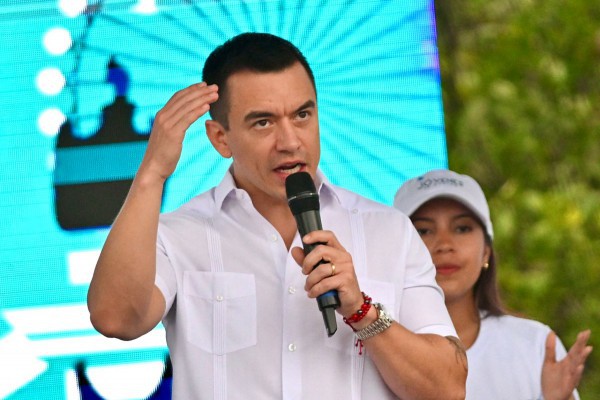 Tổng thống Ecuador đối mặt âm mưu đầu độc Tổng thống Ecuador đối mặt âm mưu đầu độc