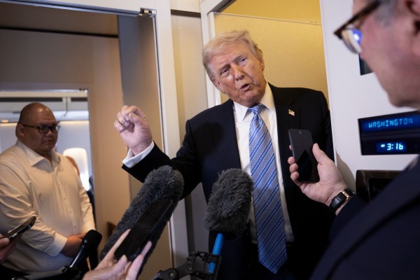Tổng thống Trump cảnh báo Đài Loan sau chuyến thăm Trung Quốc