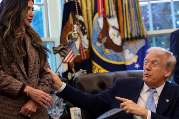 Tổng thống Trump thêm 20 nước vào danh sách cấm hoặc hạn chế nhập cảnh