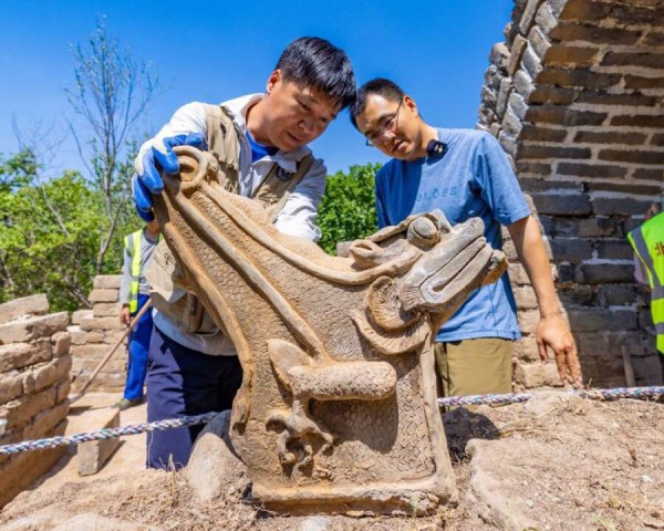 Trùng tu Vạn Lý Trường Thành, đào được loạt cổ vật quý hiếm