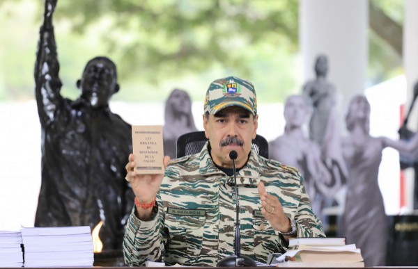 Venezuela điều 25.000 binh sĩ đến biên giới giữa căng thẳng với Mỹ