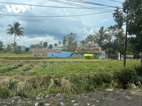 Động đất ở Indonesia: Thương vong tăng nhanh, một ngôi làng bị chôn vùi